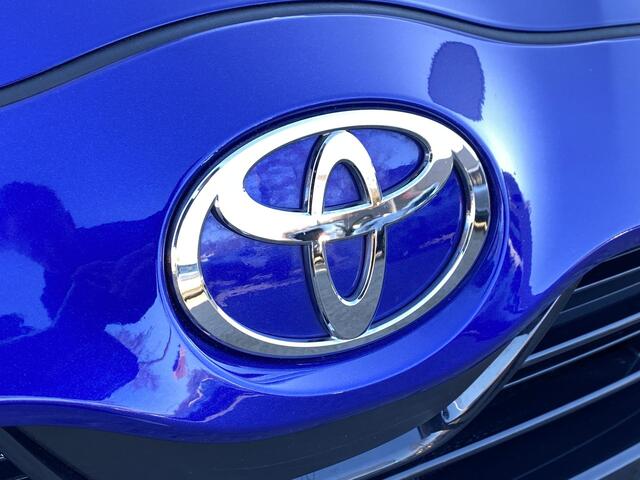 Toyota YARIS 1.5 Hybrid 115 First Edition Pack parking stoelverwarming