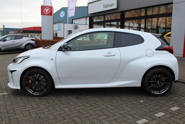Toyota YARIS 1.6 GR Performance | Parelmoer wit | Incl. bpm