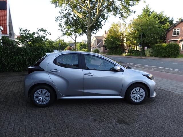 Toyota YARIS 1.5 Hybrid Active Automaat parkeercamera / Apple Carplay / Android Auto / Adaptieve cruise control / climate control / 10 jaar garantie / Toyota pechhulppas / Rijklaarprijs