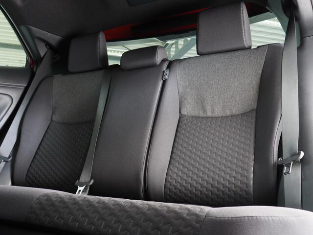 Toyota YARIS Cross 1.5 Hybrid 130 Executive | Dodehoekdetectie | Parkeersensoren Voor en Achter | Stuurwiel- En Stoelverwarming | Botsherkenning | Grootlichtassistent