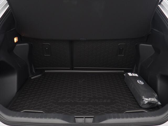 Toyota YARIS Cross 1.5 Hybrid 130 Executive | Dodehoekdetectie | Parkeersensoren Voor en Achter | Stuurwiel- En Stoelverwarming | Botsherkenning | Grootlichtassistent