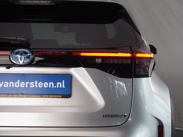 Toyota YARIS Cross 1.5 Hybrid 130 Executive | Dodehoekdetectie | Parkeersensoren Voor en Achter | Stuurwiel- En Stoelverwarming | Botsherkenning | Grootlichtassistent