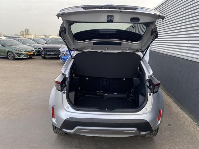 Toyota YARIS Cross 1.5 Hybrid Adventure Navigatie, Dodehoek detectie, Stoelverwarming, LMV, Apple CarPlay/Android Auto, Parkeersensoren voor & achter, Smart Key