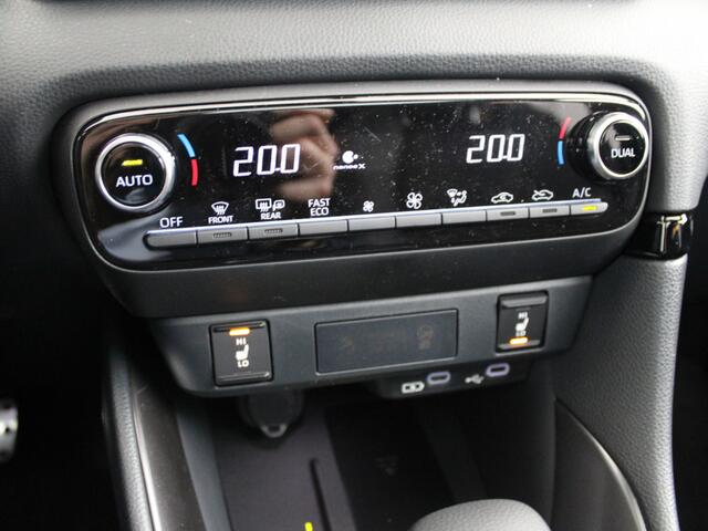 Toyota YARIS 1.5 Hybrid 130 GR Sport | NIEUW & DIRECT LEVERBAAR | incl. alle acties | Panoramadak | Winter Pakket |