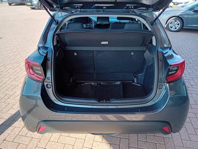 Toyota YARIS 1.5 VVT-i Active Limited Automaat, Airco, Carplay/Android auto, Rijstrook sensor, Cruise control adaptief, Stoelverwarming, Parkeersensoren voor/achter, Camera, Dimlicht automatisch, Grootlicht assistent, Regensensor, Draadloze oplader voor mobiel, Elektr