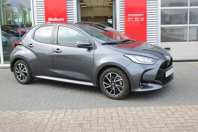 Toyota YARIS 1.5 Hybrid Dynamic met parkeersensoren voor en achter en BSM