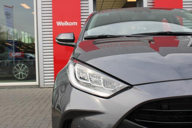 Toyota YARIS 1.5 Hybrid Dynamic met parkeersensoren voor en achter en BSM