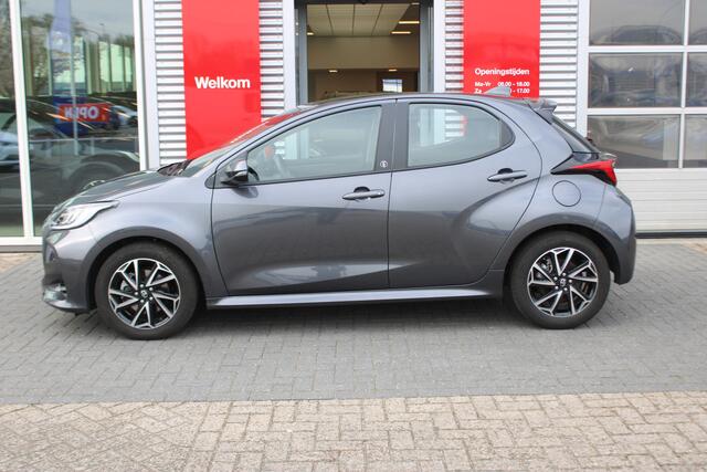 Toyota YARIS 1.5 Hybrid Dynamic met parkeersensoren voor en achter en BSM