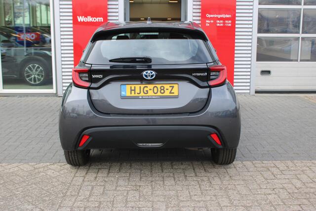 Toyota YARIS 1.5 Hybrid Dynamic met parkeersensoren voor en achter en BSM