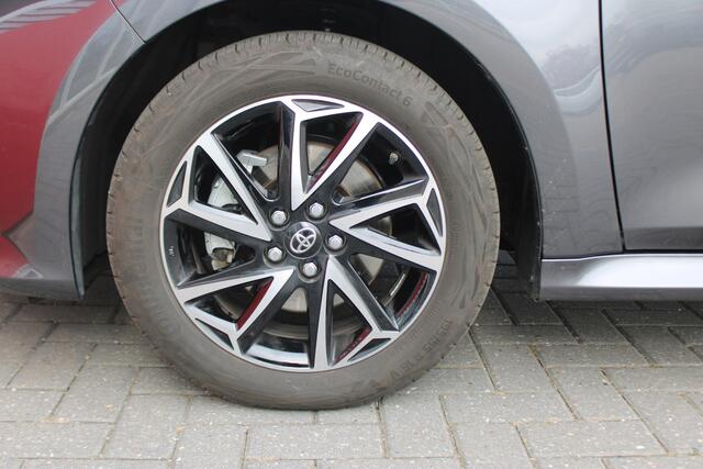 Toyota YARIS 1.5 Hybrid Dynamic met parkeersensoren voor en achter en BSM