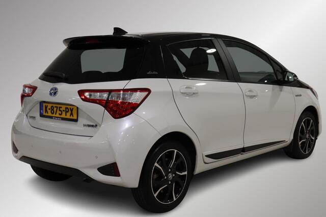 Toyota YARIS 1.5 Hybrid Bi-Tone Navi, Sensoren voor en achter, Parkeercamera, 16" inch lichtmetalen velgen!