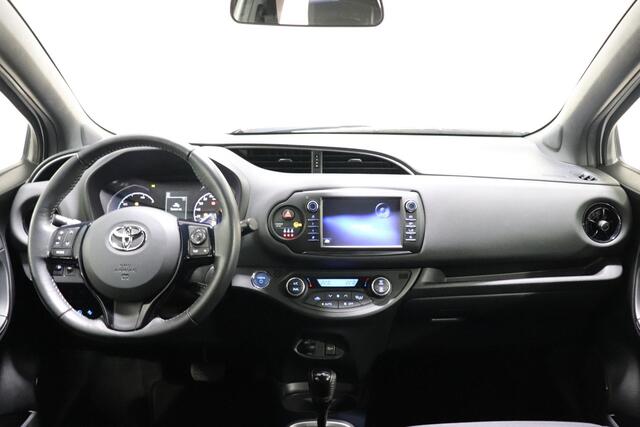 Toyota YARIS 1.5 Hybrid Bi-Tone Navi, Sensoren voor en achter, Parkeercamera, 16" inch lichtmetalen velgen!