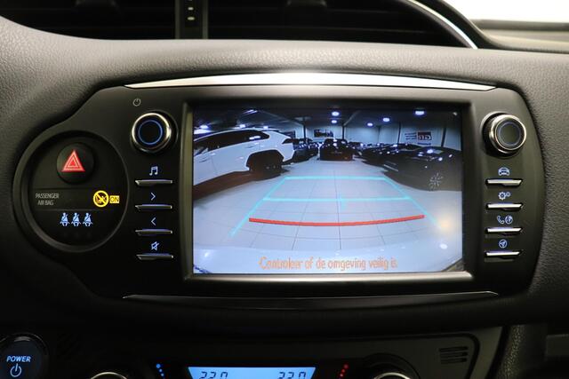 Toyota YARIS 1.5 Hybrid Bi-Tone Navi, Sensoren voor en achter, Parkeercamera, 16" inch lichtmetalen velgen!