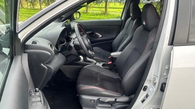 Toyota YARIS Cross 1.5 Hybrid GR SPORT AUTOMAAT 1E EIGENAAR!! NAVIGATIE, APPLE CARPLAY, DAB-RADIO, STOELVERWARMING, HEAD-UP DISPLAY, AMBIËNTEVERLICHTING, DODEHOEK ASSIST, SPOOR ASSIST, ADAPTIVE CRUISE CONTROL, ELEC. ACHTERKLEP, PARKEERHULP VOOR/ACHTER, ACHTERUITRIJCAM