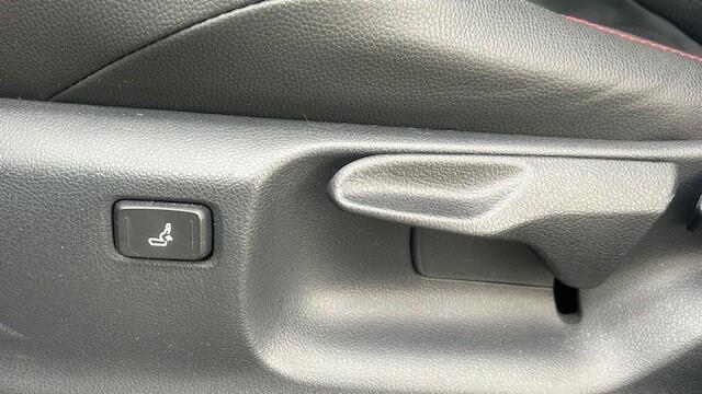 Toyota YARIS Cross 1.5 Hybrid GR SPORT AUTOMAAT 1E EIGENAAR!! NAVIGATIE, APPLE CARPLAY, DAB-RADIO, STOELVERWARMING, HEAD-UP DISPLAY, AMBIËNTEVERLICHTING, DODEHOEK ASSIST, SPOOR ASSIST, ADAPTIVE CRUISE CONTROL, ELEC. ACHTERKLEP, PARKEERHULP VOOR/ACHTER, ACHTERUITRIJCAM
