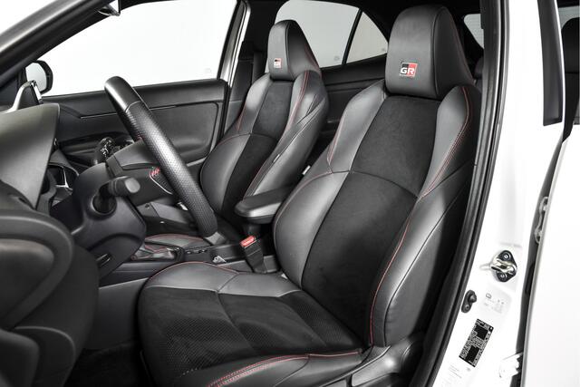 Toyota YARIS Cross 1.5 Hybrid 115 PK GR Sport | Dig. Cockpit | Adapt. Cruise | Stoel-+Stuurverw. | PDC | Camera | NAV + App. Connect | ECC | LM 18" | 7949