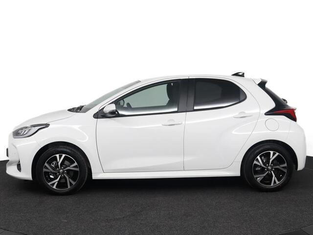 Toyota YARIS 1.5 Hybrid 115 Dynamic | Parkeer sensoren voor + achter | Stuurwiel verwarming | Navigatie |
