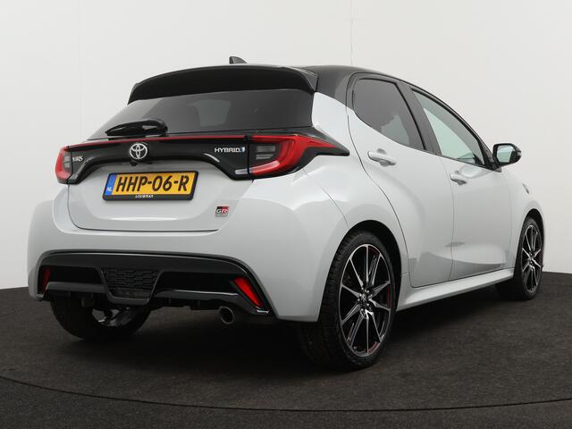 Toyota YARIS 1.5 Hybrid GR Sport | Sportstoelen | Navigatie | Stoelverwarming | 18 inch LM Velgen |