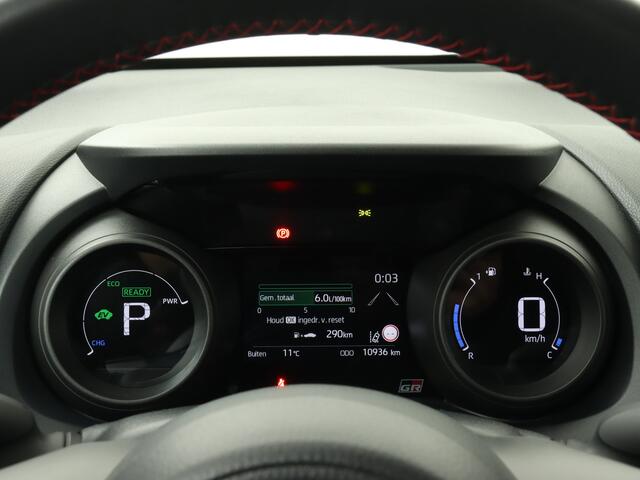 Toyota YARIS 1.5 Hybrid GR Sport | Sportstoelen | Navigatie | Stoelverwarming | 18 inch LM Velgen |