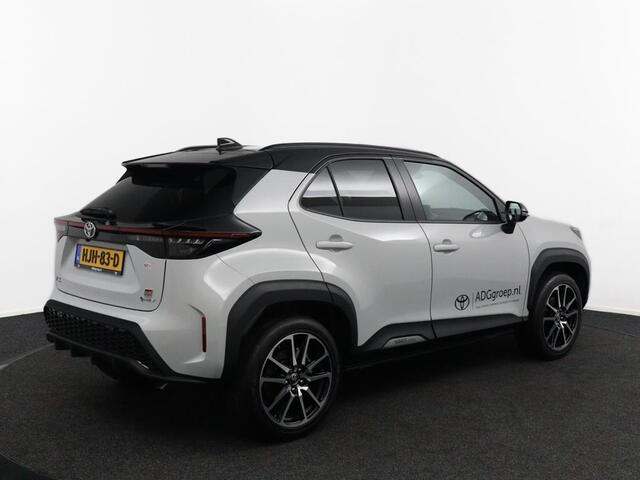 Toyota YARIS Cross 1.5 Hybrid 130 GR Sport | Origineel NL GR-Sport | Lederen Bekleding met Rode GR Stiksels | Grootscherm Navigatie |