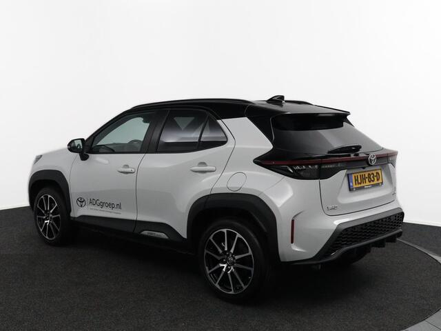 Toyota YARIS Cross 1.5 Hybrid 130 GR Sport | Origineel NL GR-Sport | Lederen Bekleding met Rode GR Stiksels | Grootscherm Navigatie |