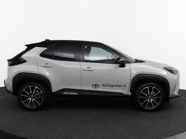 Toyota YARIS Cross 1.5 Hybrid 130 GR Sport | Origineel NL GR-Sport | Lederen Bekleding met Rode GR Stiksels | Grootscherm Navigatie |