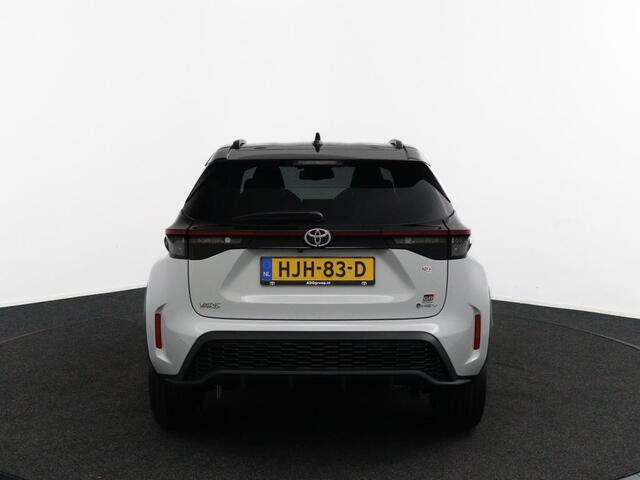 Toyota YARIS Cross 1.5 Hybrid 130 GR Sport | Origineel NL GR-Sport | Lederen Bekleding met Rode GR Stiksels | Grootscherm Navigatie |