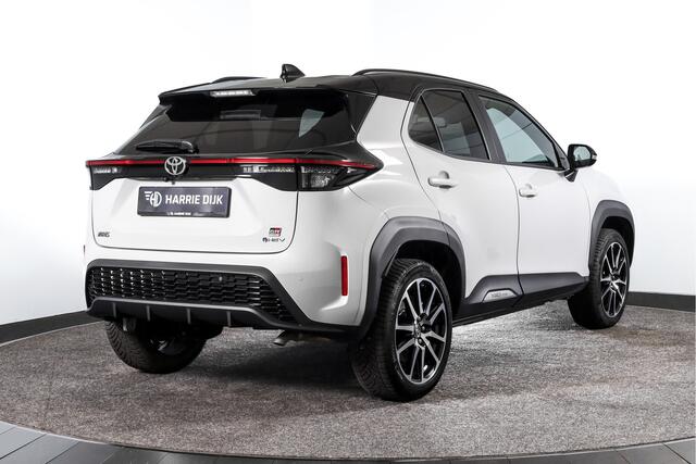 Toyota YARIS Cross 1.5 Hybrid 130 GR Sport Automaat (Nieuw model) | Dig.Cockpit | Adapt.Cruise | Stoel+Stuurverw. | Camera | PDC + NAV + App.Connect (Draadloos) | ECC | LM 18" | 2023