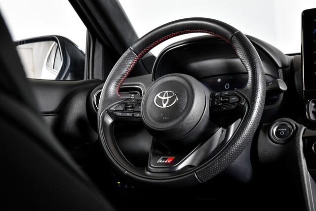 Toyota YARIS Cross 1.5 Hybrid 130 GR Sport Automaat (Nieuw model) | Dig.Cockpit | Adapt.Cruise | Stoel+Stuurverw. | Camera | PDC + NAV + App.Connect (Draadloos) | ECC | LM 18" | 2023