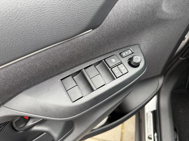 Toyota YARIS Cross 1.5 Hybrid 130 First Edition | Stuur & stoel verwarming | Draadloos Laden | Apple Carplay & Android auto |