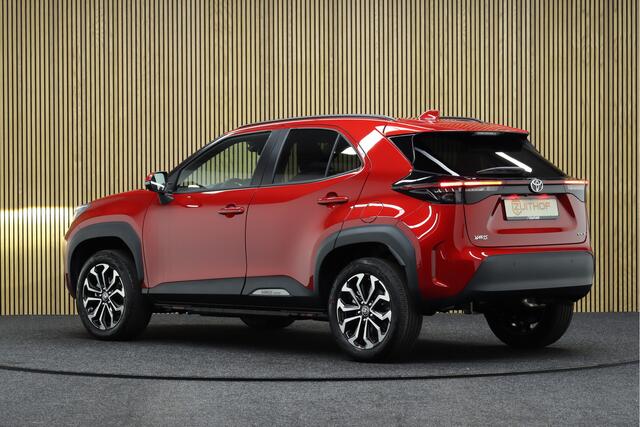 Toyota YARIS Cross 1.5 Hybrid 115 First Edition | Comfort Pack | Nieuw uit voorraad leverbaar | ¤ 2.000,- voorraad voordeel! | Adaptive-cruise | Apple Carplay & Android Auto | Camera | Navigatie | Dodehoekdetectie