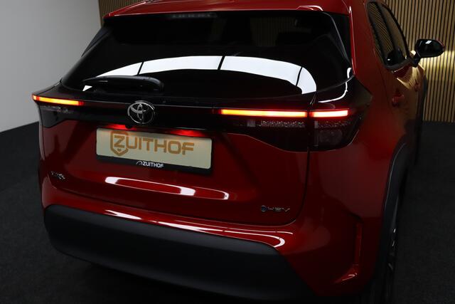 Toyota YARIS Cross 1.5 Hybrid 115 First Edition | Comfort Pack | Nieuw uit voorraad leverbaar | ¤ 2.000,- voorraad voordeel! | Adaptive-cruise | Apple Carplay & Android Auto | Camera | Navigatie | Dodehoekdetectie