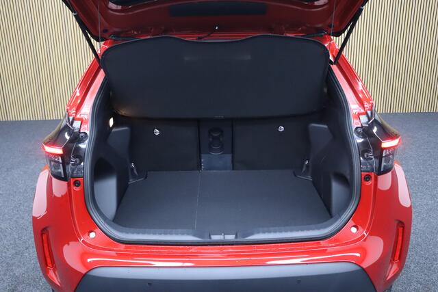 Toyota YARIS Cross 1.5 Hybrid 115 First Edition | Comfort Pack | Nieuw uit voorraad leverbaar | ¤ 2.000,- voorraad voordeel! | Adaptive-cruise | Apple Carplay & Android Auto | Camera | Navigatie | Dodehoekdetectie