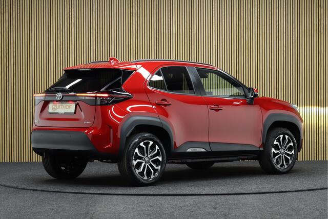 Toyota YARIS Cross 1.5 Hybrid 115 First Edition | Comfort Pack | Nieuw uit voorraad leverbaar | ¤ 2.000,- voorraad voordeel! | Adaptive-cruise | Apple Carplay & Android Auto | Camera | Navigatie | Dodehoekdetectie
