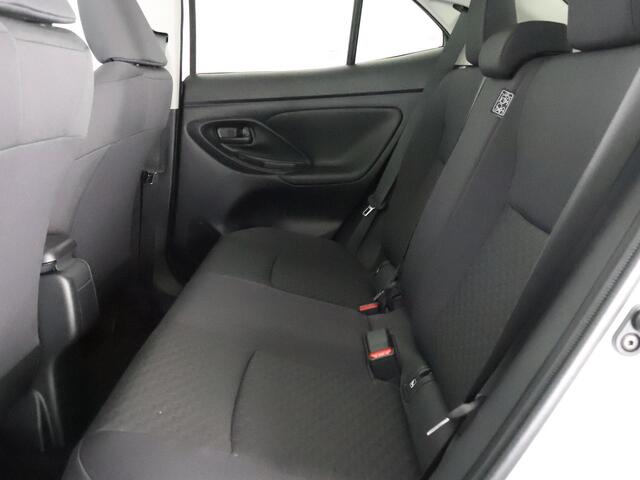 Toyota YARIS Cross 1.5 Hybrid 115 Active Bi-Tone | Superlease | Private Lease nu vanaf ¤470,- per maand | 2025 | NIEUW UIT VOORRAAD LEVERBAAR
