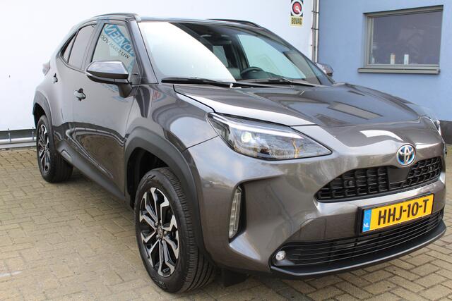 Toyota YARIS Cross 1.5 Hybrid Dynamic | Achteruitrijcamera | Parkeersensoren V+A | Keyless entry/start | Stoelverwarming | Cruise controle | Navigatie | Lane assist | Apple CarPlay/Android Auto | Zwarte hemelbekleding | Climate controle | 17 Inch LMV |