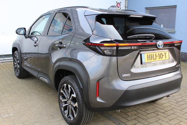 Toyota YARIS Cross 1.5 Hybrid Dynamic | Achteruitrijcamera | Parkeersensoren V+A | Keyless entry/start | Stoelverwarming | Cruise controle | Navigatie | Lane assist | Apple CarPlay/Android Auto | Zwarte hemelbekleding | Climate controle | 17 Inch LMV |