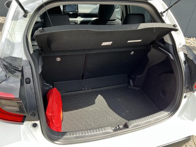 Toyota YARIS 1.5 Hybrid Dynamic Limited | Lendesteun | Stoelverwarming | Trekhaak | Carplay - Android Auto