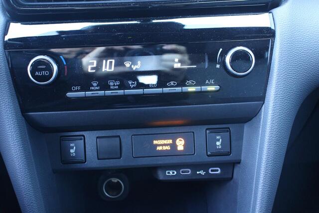 Toyota YARIS Cross 1.5 Hybrid 130PK D-TEAM 9994KM, LED, GROOT SCHERM, STOEL/STUUR VERWARMING