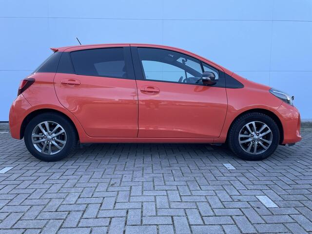 Toyota YARIS 1.3 VVT-i Orange Sport / 1e Eig / Navigatie / Camera / LM Velgen / Trekhaak /