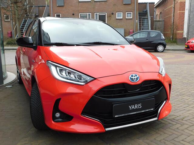 Toyota YARIS 1.5 Hybrid Launch Edition | Head-up Display | Half Lederen bekleding |