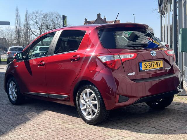 Toyota YARIS 1.5 Hybrid Bi-Tone Plus | AUTOMAAT | TREKHAAK | CAMERA | PANO | NAVI |