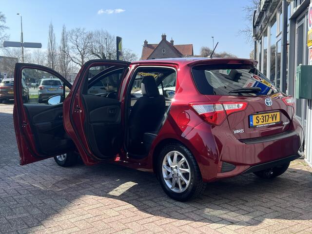 Toyota YARIS 1.5 Hybrid Bi-Tone Plus | AUTOMAAT | TREKHAAK | CAMERA | PANO | NAVI |