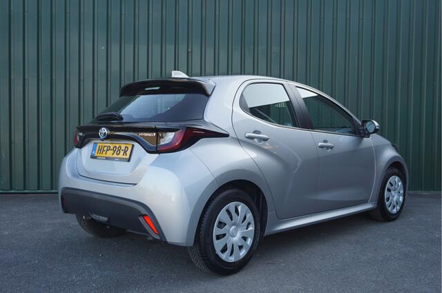 Toyota YARIS 1.5 Hybrid Active + Carplay/ Camera/ ECC/ Cruise/ All-season/ Schitterend/ Garantie!