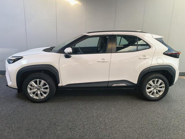 Toyota YARIS Cross 1.5 Hybrid Active AUTOMAAT uit 2024 Rijklaar + Fabrieksgarantie tot 2029 Henk Jongen Auto's in Helmond, al 50 jaar service zoals 't hoort!