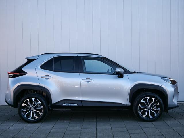 Toyota YARIS Cross 1.5 Hybrid 116pk Business Plus Automaat Stoelverwarming / Navigatie / Adaptive cruise / Camera
