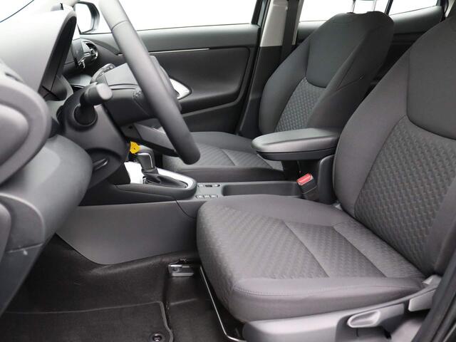 Toyota YARIS Cross 1.5 Hybrid Active 115PK Aut. Navi via Apple Carplay/Android Auto, Achteruitrijcamera, Adaptieve Cruise Controle, Stoel- & Stuurverwarming, Voorruitverwarming, 16" LM Velgen, Getinte Ramen