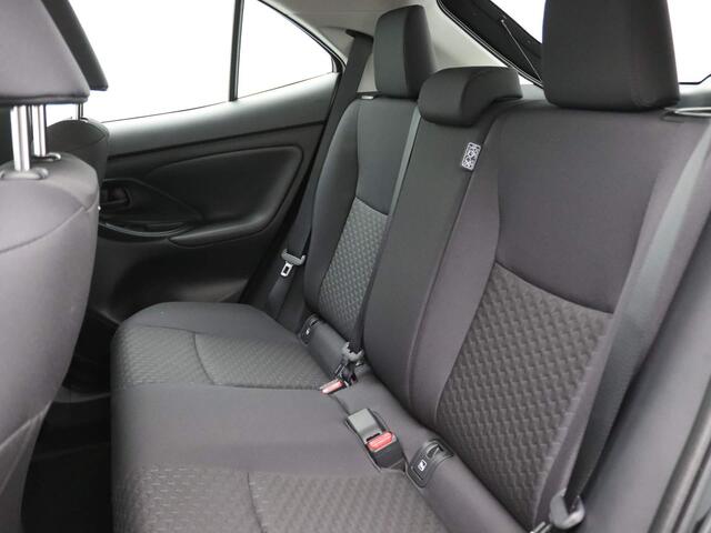 Toyota YARIS Cross 1.5 Hybrid Active 115PK Aut. Navi via Apple Carplay/Android Auto, Achteruitrijcamera, Adaptieve Cruise Controle, Stoel- & Stuurverwarming, Voorruitverwarming, 16" LM Velgen, Getinte Ramen