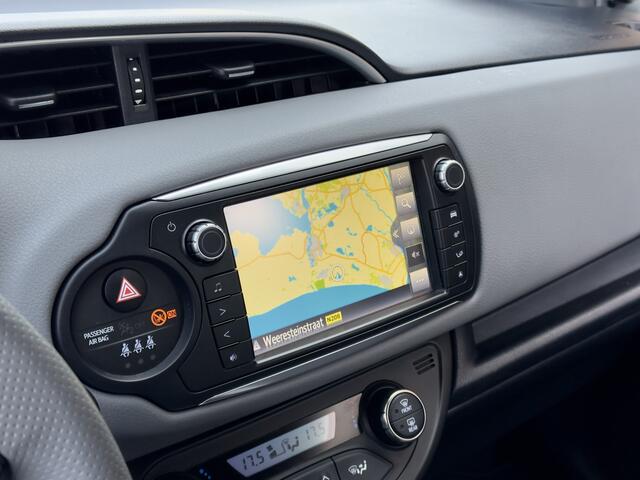 Toyota YARIS 1.5 HYBRID DYNAMIC BI-TONE AUTOM 88D.KM NAVI CAMERA AIRCO LED LMV PDC