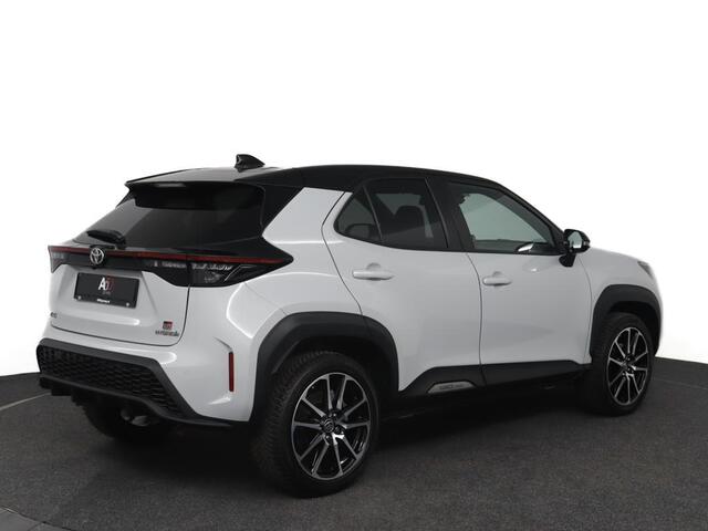 Toyota YARIS Cross 1.5 Hybrid GR Sport | Parkeer sensoren | Electrische kofferklep | Stoelverwarming | Navigatie | JBL Audio |
